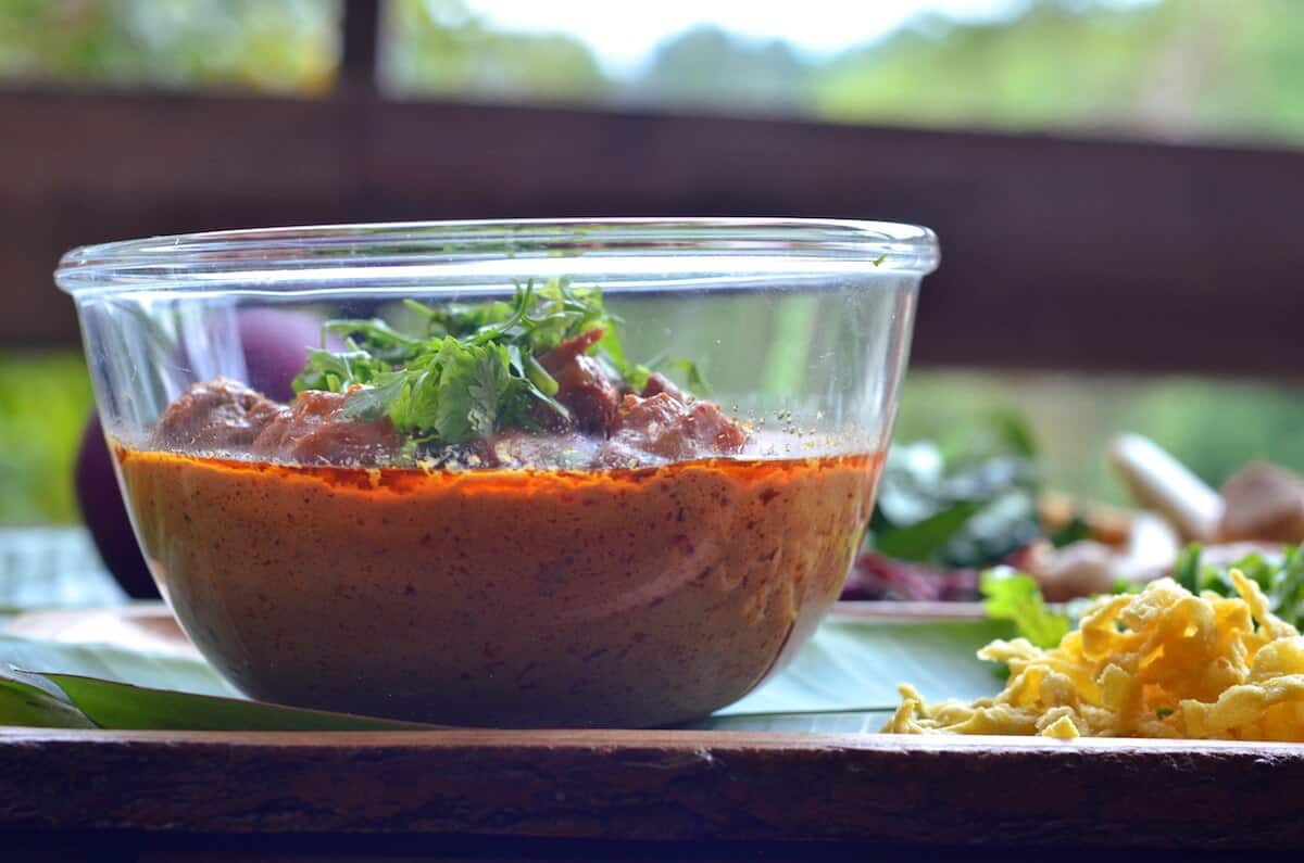 easy-khao-soi-recipe-traditional-thai-coconut-curry-soup-low-carb